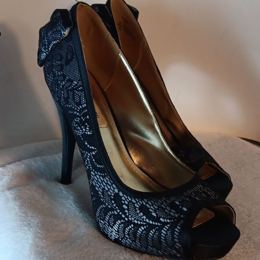 Steve Madden Black Lace Peep-Toe Heels - Picture 6 of 7